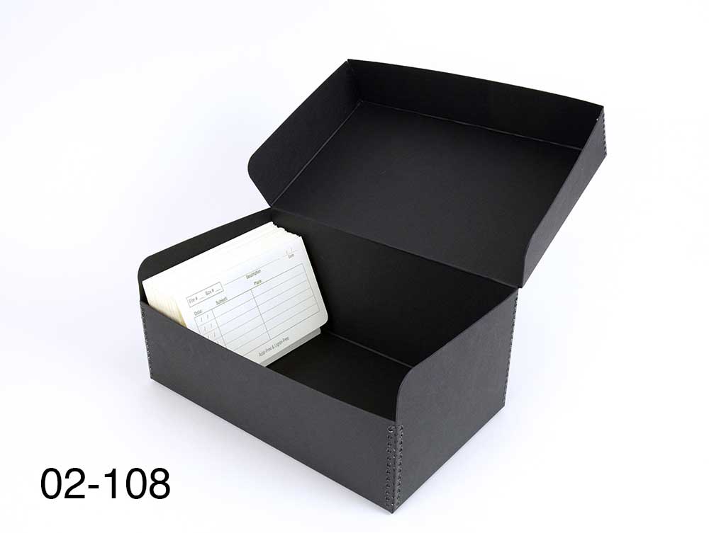 Box with clearance hinged lid